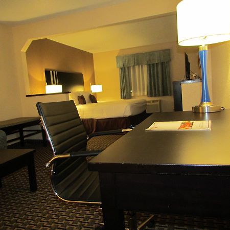 Hotel Ramada By Wyndham Glendale Heights/Lombard Zewnętrze zdjęcie